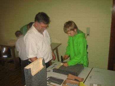 Die Dachpappe wurde festgenagelt