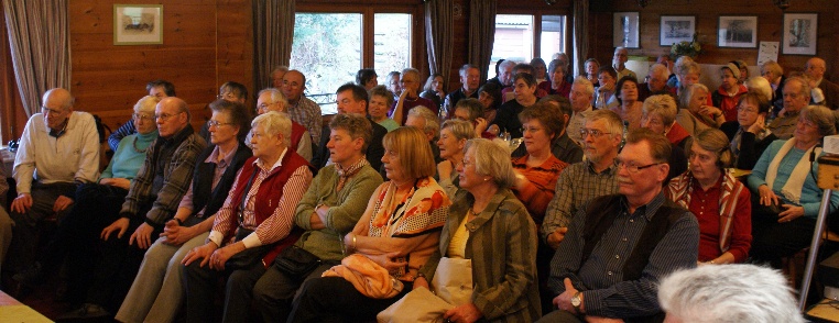 Volle Reihen im Naturfreundehaus