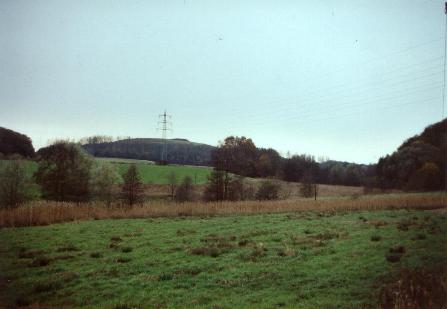 Blick vom Hubbelrather Bachtal auf die M�lldeponie