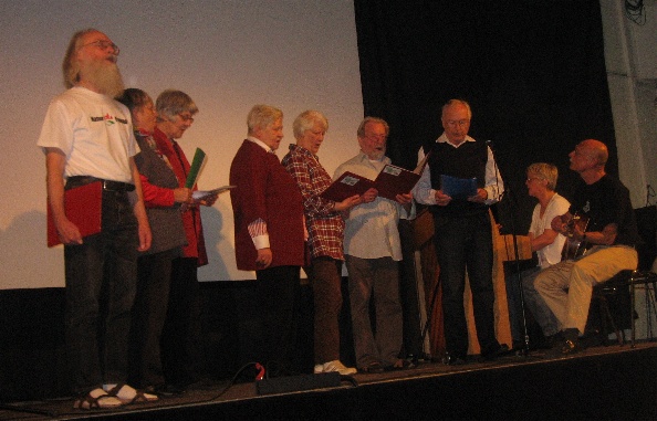 Die Singegruppe der NaturFreunde D�sseldorf bei ihrem Auftritt