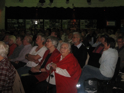 Gut besetzte Zuschauerreihen im zakk