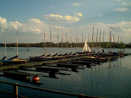 Segelboote am Unterbacher See