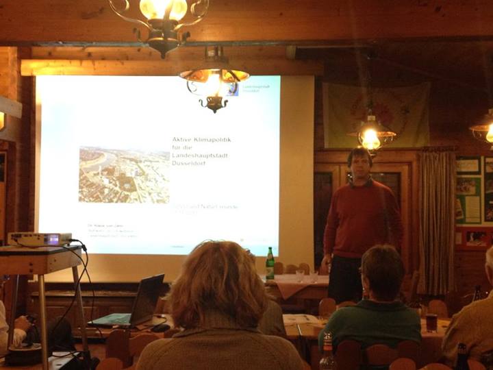 Matthias M�ller begr��t die Anwesenden, Bild: Ansgar Dr�cker