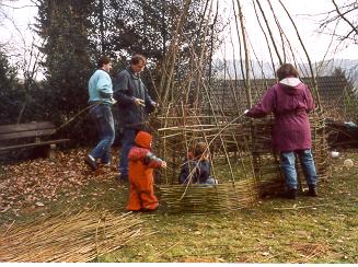 Langsam nimmt das Zelt Gestalt an