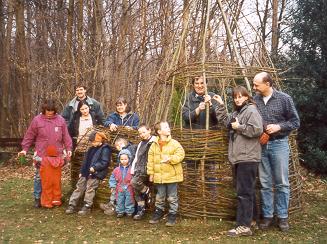 Das Zelt ist fertig - nur gr�n muss es noch werden