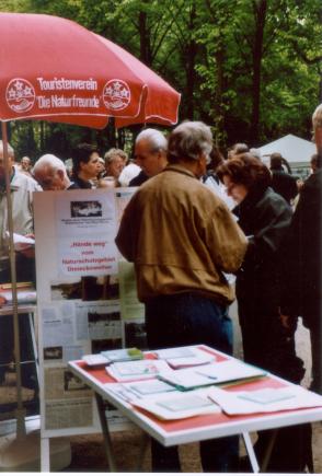 Diskussion mit Passanten